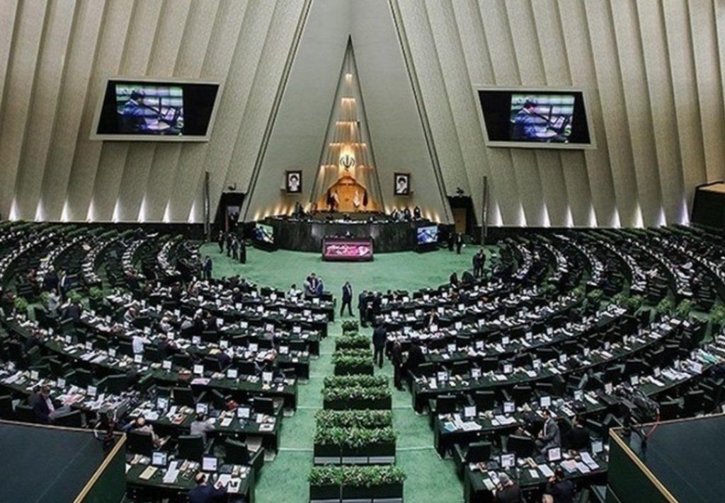افزایش رقابت پذیری در صنعت پتروشیمی با واگذاری حکمیت قیمتگذاری سرویسهای جانبی به شرکت ملی صنایع پتروشیمی