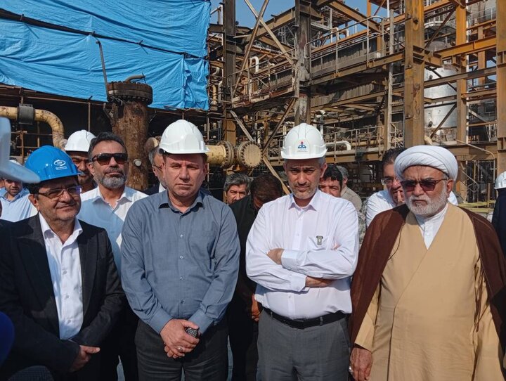 بازدید وزیر امور اقتصادی و دارایی از دو پتروشیمی آسیبدیده در جنگ رمضان