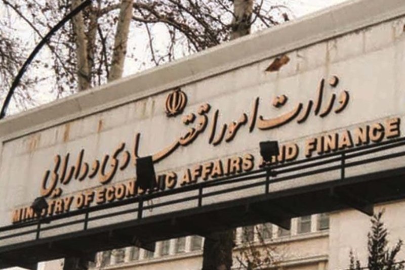 وزارت اقتصاد صرفاً مسئول انتقال سهمیه سوخت به کارت بانکی است